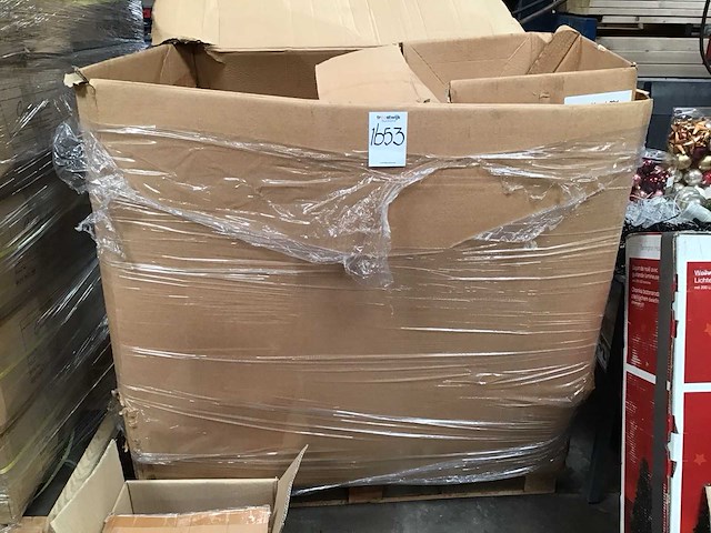 Pallet met fiches en dobbelstenen - afbeelding 1 van  4
