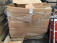 Pallet met fiches en dobbelstenen - afbeelding 1 van  4