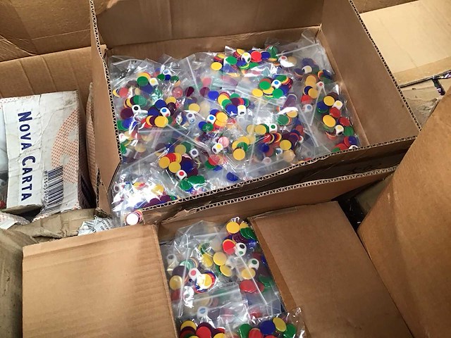 Pallet met fiches en dobbelstenen - afbeelding 4 van  4