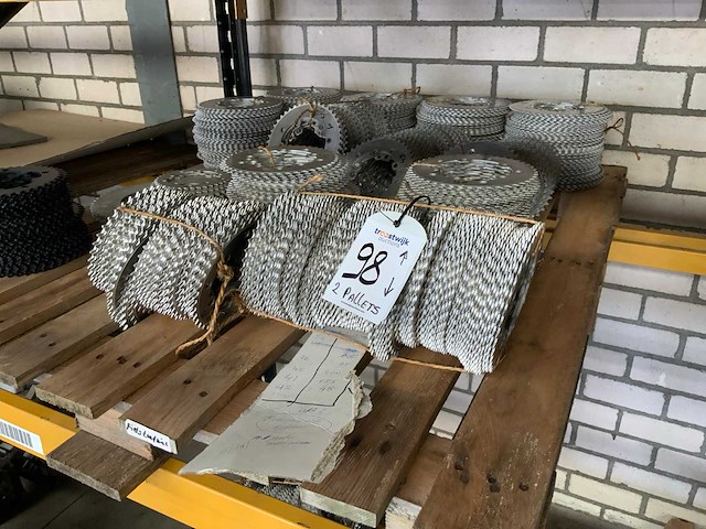 Pallet met fietstandwielen (2x) - afbeelding 2 van  3