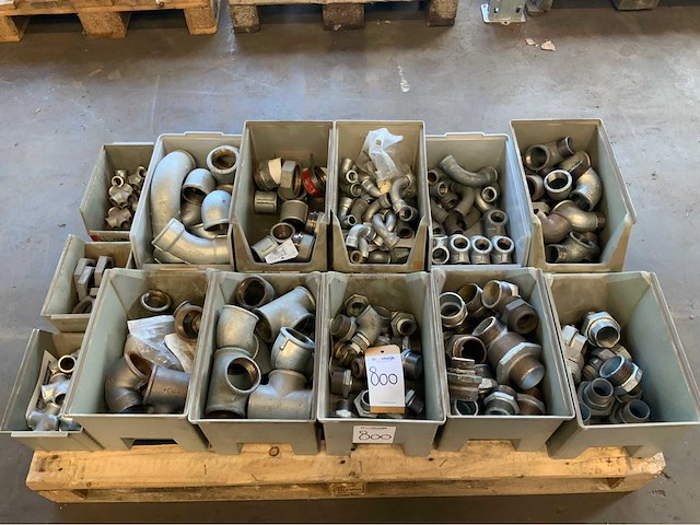 Pallet met fittersmateriaal (4x) - afbeelding 3 van  12