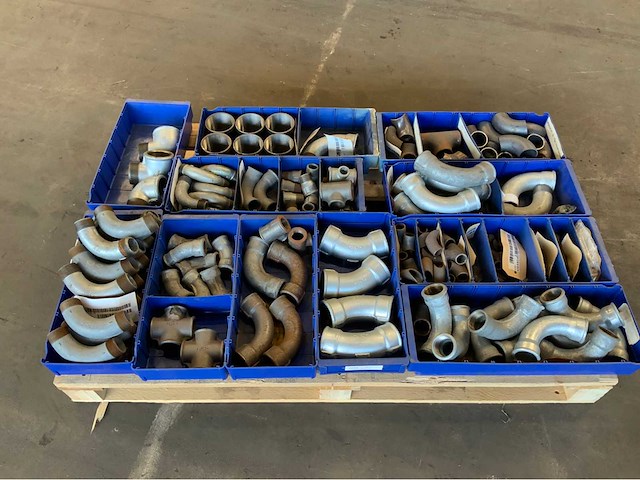 Pallet met fittersmateriaal (4x) - afbeelding 8 van  12