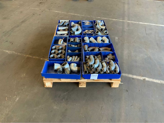 Pallet met fittersmateriaal (4x) - afbeelding 10 van  12