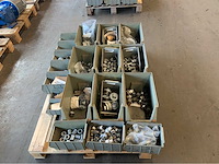 Pallet met fittersmateriaal (4x) - afbeelding 11 van  12