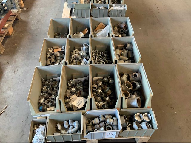 Pallet met fittersmateriaal (4x) - afbeelding 12 van  12