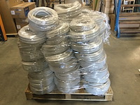 Pallet met flexibele elektriciteits slangen ips, grijs - afbeelding 1 van  5