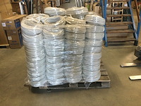 Pallet met flexibele elektriciteits slangen ips, grijs - afbeelding 1 van  5