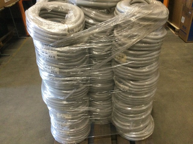 Pallet met flexibele elektriciteits slangen ips, grijs - afbeelding 4 van  5