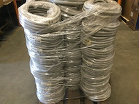 Pallet met flexibele elektriciteits slangen ips, grijs - afbeelding 4 van  5