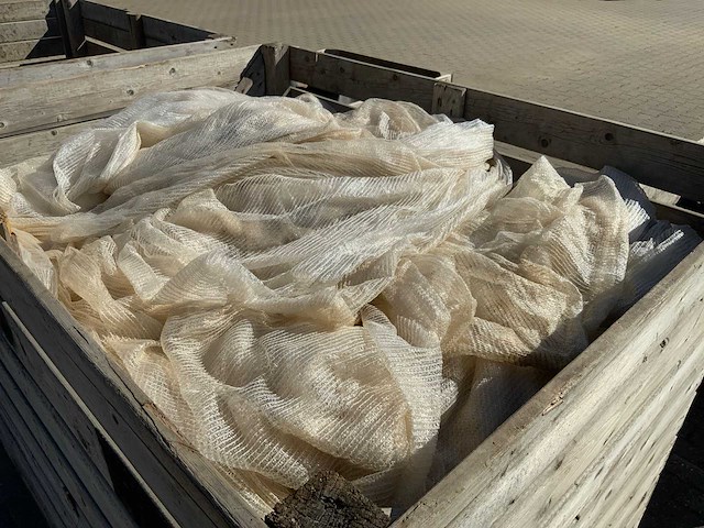 Pallet met fruitnetten - afbeelding 1 van  4