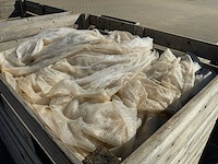 Pallet met fruitnetten - afbeelding 1 van  4