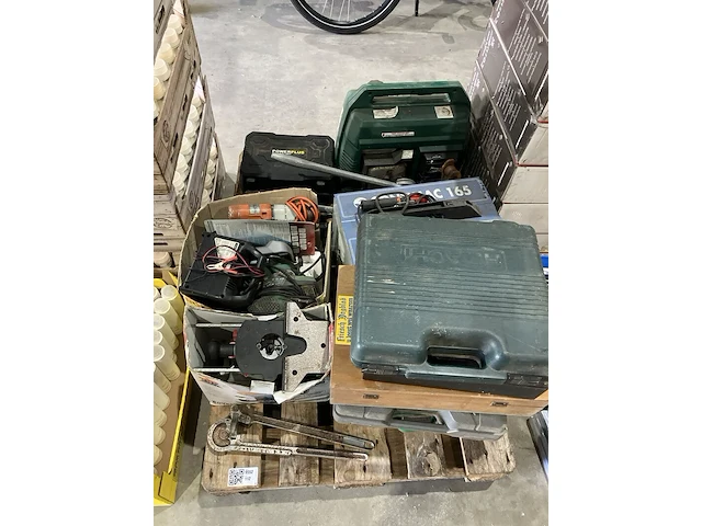 Pallet met gereedschap - afbeelding 1 van  16