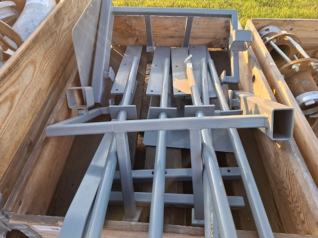 Pallet met halffabricaat t.b.v. viktor waterpomp - afbeelding 4 van  5