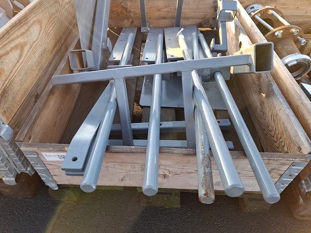 Pallet met halffabricaat t.b.v. viktor waterpomp - afbeelding 5 van  5