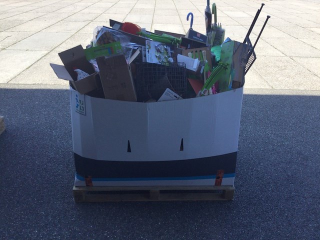 Pallet met huishoudelijke- en tuinartikelen ed - afbeelding 1 van  5