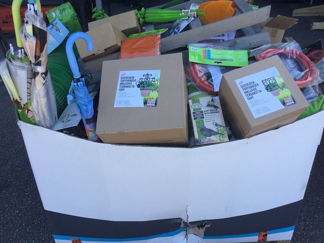 Pallet met huishoudelijke- en tuinartikelen ed - afbeelding 3 van  5