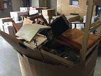 Pallet met huishoudelijke- en tuingoederen - afbeelding 2 van  4