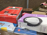Pallet met huishoudelijke artikelen - afbeelding 1 van  2