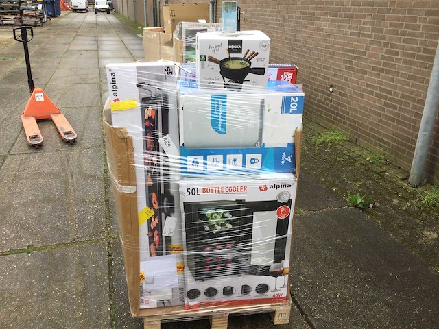 Pallet met huishoudelijke artikelen - afbeelding 1 van  4