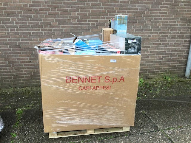 Pallet met huishoudelijke artikelen - afbeelding 1 van  3