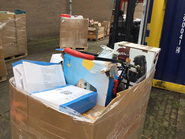 Pallet met huishoudelijke artikelen - afbeelding 1 van  2