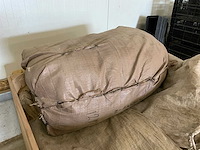 Pallet met (juten) fruitnetten - afbeelding 4 van  7