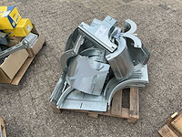Pallet met kabeldragers voor bouwmaterialen - afbeelding 1 van  3