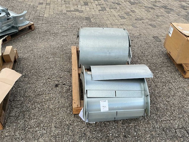 Pallet met kabeldragers voor bouwmaterialen - afbeelding 1 van  2