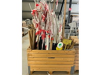 Pallet met kunststof- en bamboe- stokken - afbeelding 2 van  6