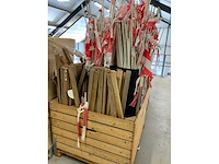 Pallet met kunststof- en bamboe- stokken - afbeelding 3 van  6