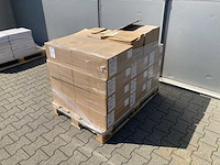Pallet met labels - afbeelding 1 van  4