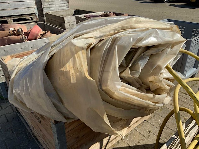 Pallet met landbouwzeil - afbeelding 3 van  5