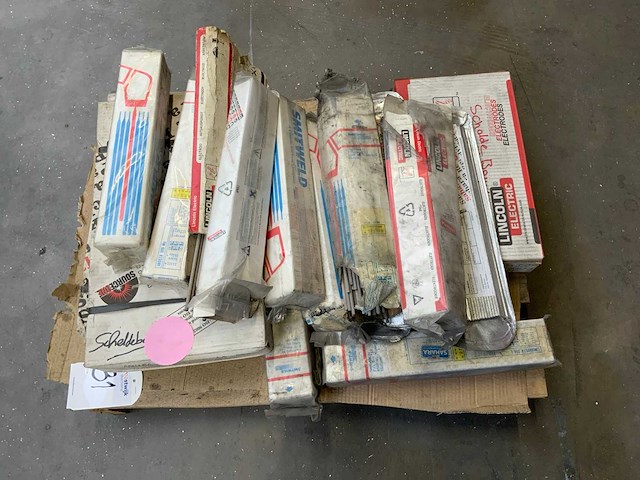 Pallet met laselectroden - afbeelding 1 van  1