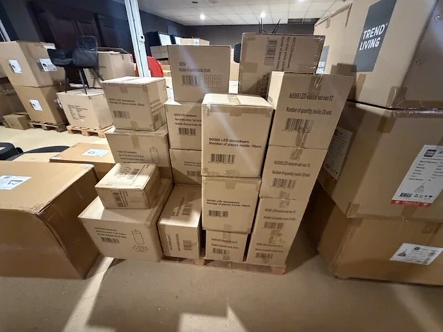 Pallet met led kaarsen 21 verschillende soorten homebound - afbeelding 1 van  23