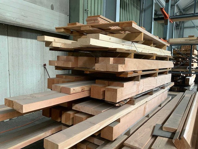 Pallet met lengtes hout (4x) - afbeelding 3 van  3