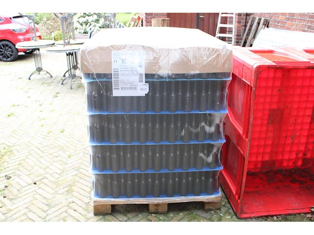 Pallet met longneck bierflessen 330 , totaal 1805 flesjes. - afbeelding 1 van  3