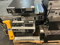 Pallet met noodstroom apparatuur apc ups - afbeelding 2 van  11