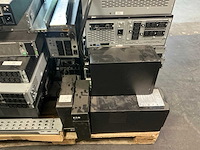 Pallet met noodstroom apparatuur apc ups - afbeelding 3 van  11