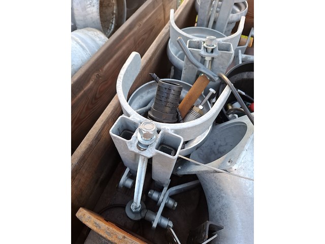 Pallet met o.a. drukregelaar - afbeelding 2 van  9