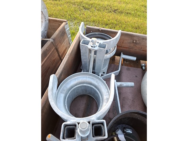 Pallet met o.a. drukregelaar - afbeelding 4 van  9