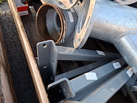 Pallet met o.a. flenzen - afbeelding 6 van  9