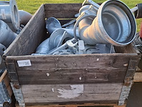 Pallet met o.a. koppelingen 8 duims - afbeelding 1 van  8