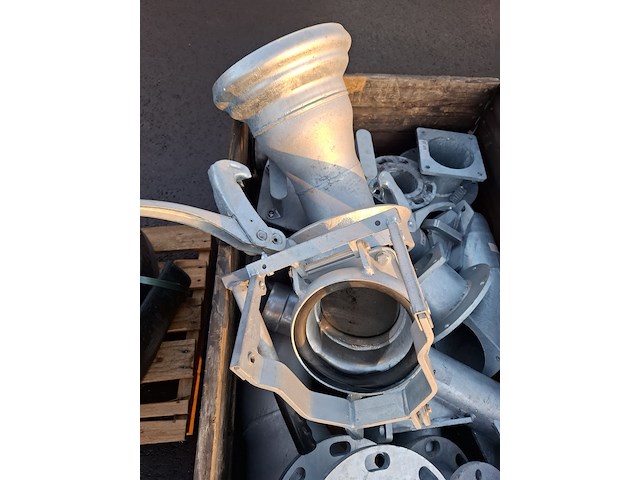 Pallet met o.a. koppelingen 8 duims - afbeelding 3 van  8