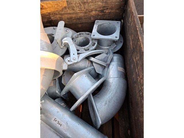 Pallet met o.a. koppelingen 8 duims - afbeelding 6 van  8