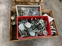 Pallet met onderdelen - afbeelding 2 van  4