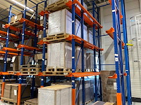 Pallet met papiervellen (17x) - afbeelding 1 van  6