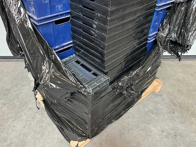 Pallet met partij kratten - afbeelding 1 van  1
