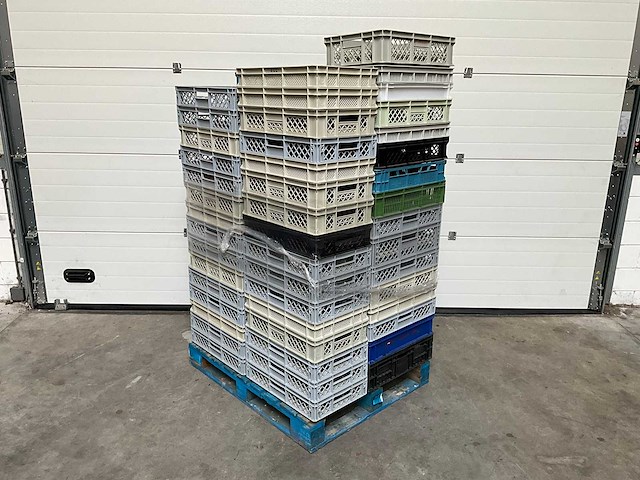 Pallet met partij kratten - afbeelding 1 van  4