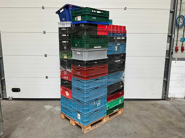 Pallet met partij kratten - afbeelding 1 van  4