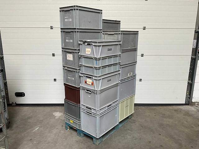 Pallet met partij kratten - afbeelding 1 van  3
